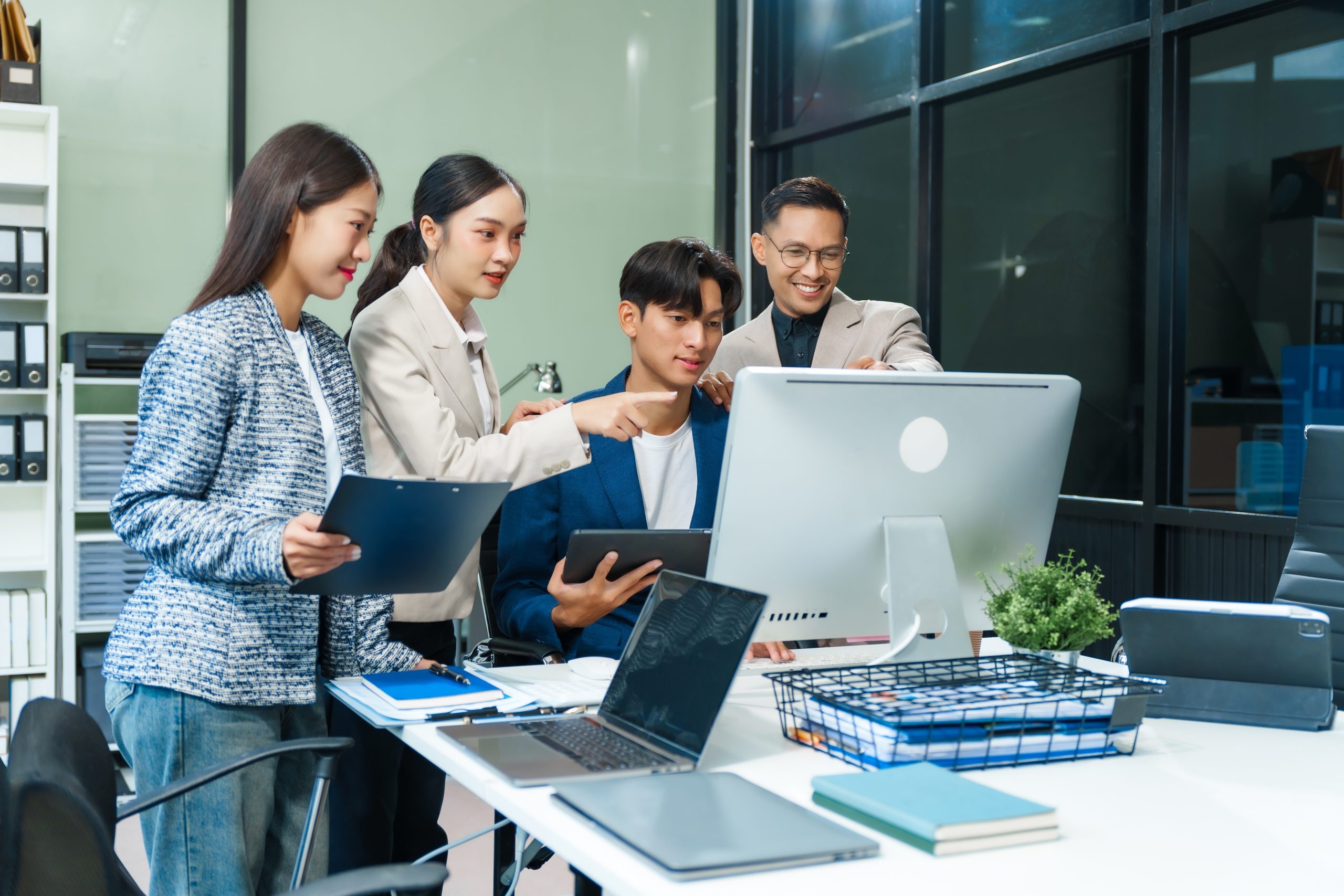 A marketing team works on a digital PR campaign. Digital PR has many benefits, even for SEO.